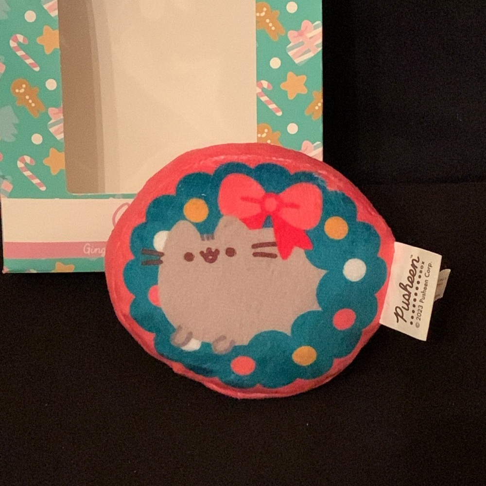 Pusheen Christmas wreath cat toy crinkle NWT